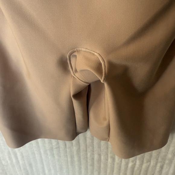 SKIMS Body Zoned Underwire Mid Thigh Bodysuit Size Small Clay NWT $138 - Picture 6 of 14